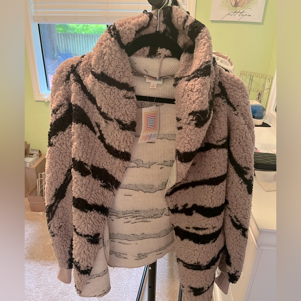 NWT! Gorgeous LulaRoe Teddy Bear Jacket